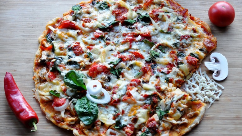 Pizza topped with chicken and vegetables