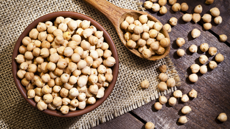 bowl of dried chickpeas