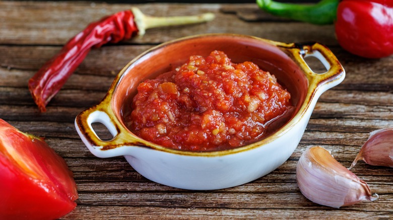 salsa with chili and garlic