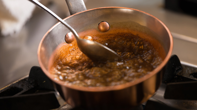 caramel in pot