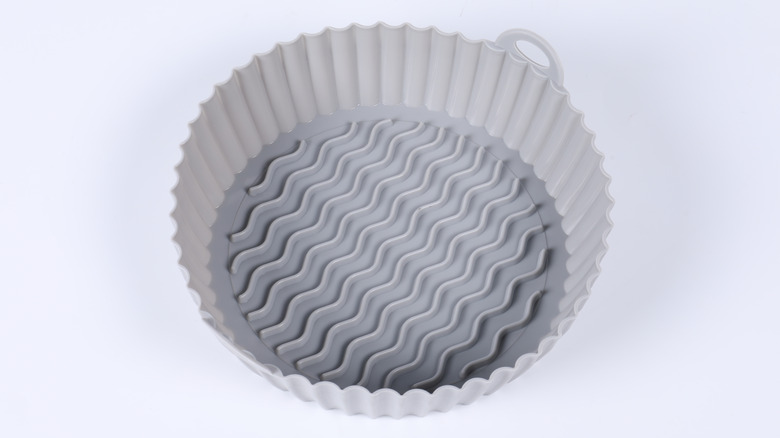 Silicon air fryer basket liner.