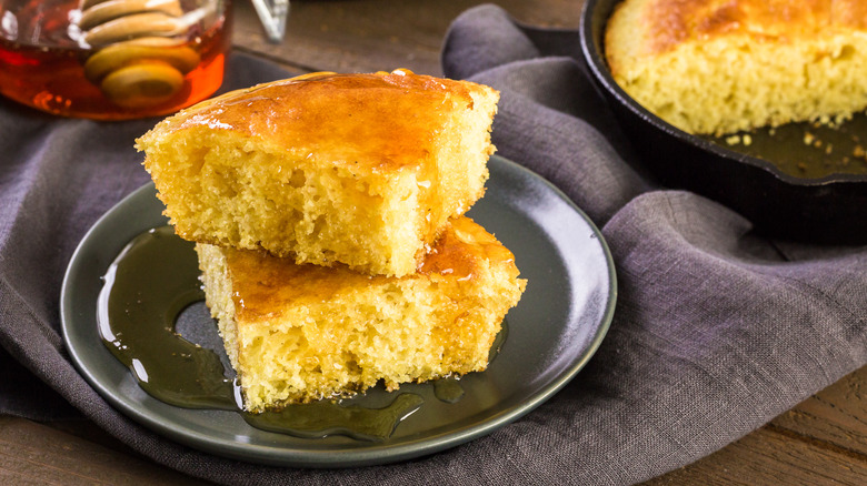 sweet cornbread with honey