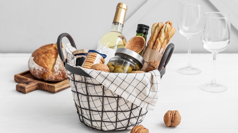 Gift basket with kitchen goodies