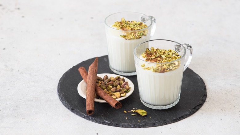 sahlab with pistachios and cinnamon