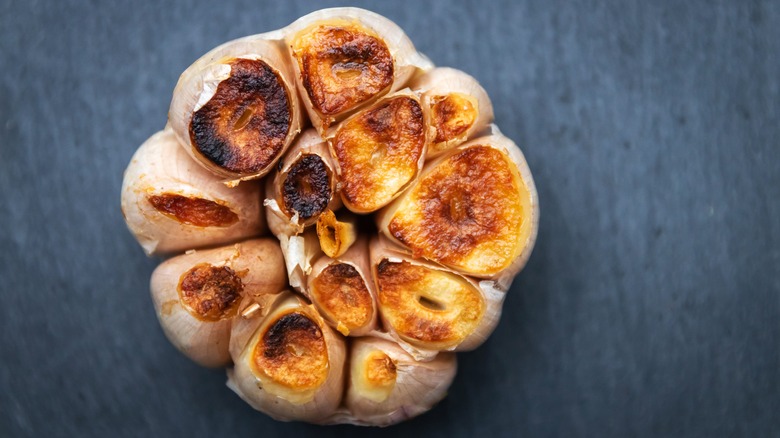 head of roasted garlic