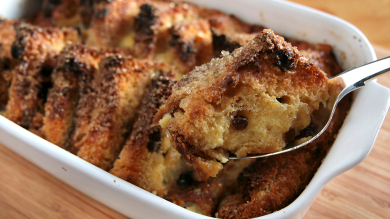 bread pudding with raisins