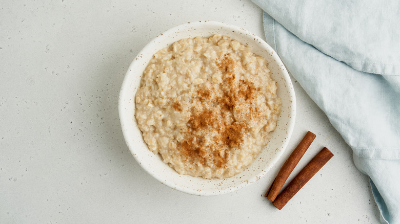 oatmeal with cinnamon