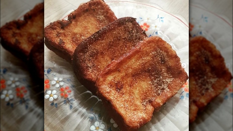 Torrijas with cinnamon sugar