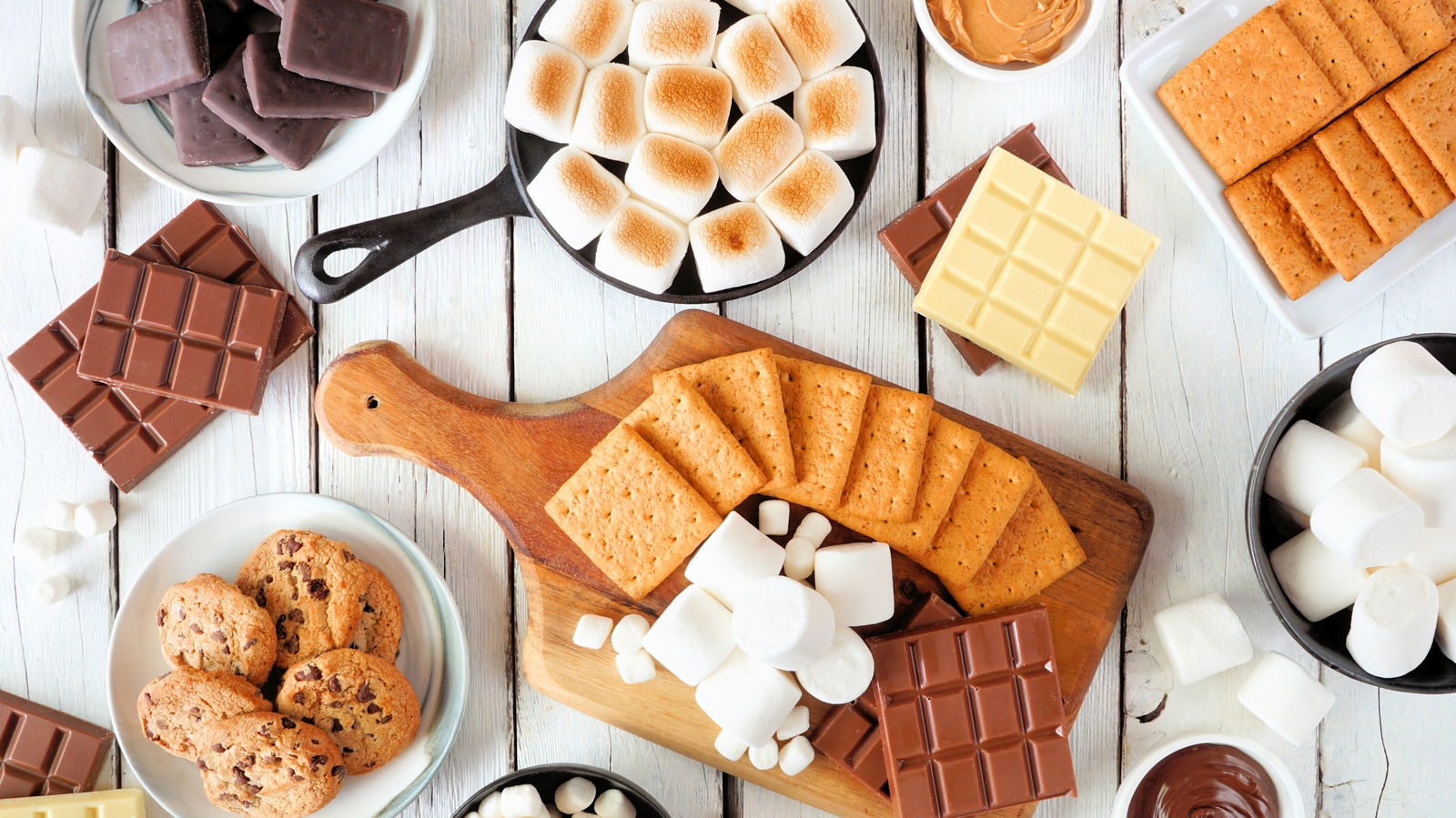 https://www.thedailymeal.com/img/gallery/14-easy-additions-to-amp-up-your-smores/l-intro-1679783022.jpg