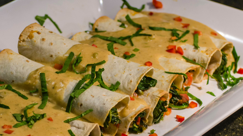 spinach enchiladas with cheese sauce 