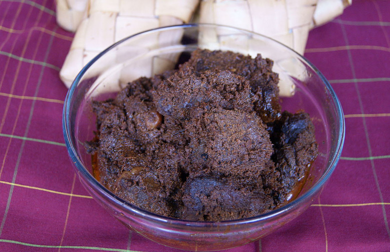 Rendang daging or ayam (beef or chicken)