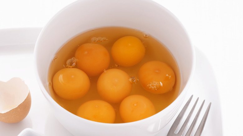 egg yolks and whites bowl