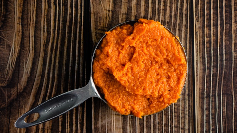 Measuring canned pumpkin