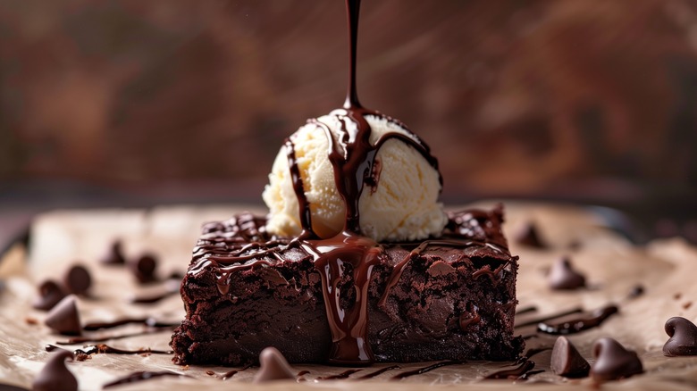 chocolate syrup drizzling onto dessert