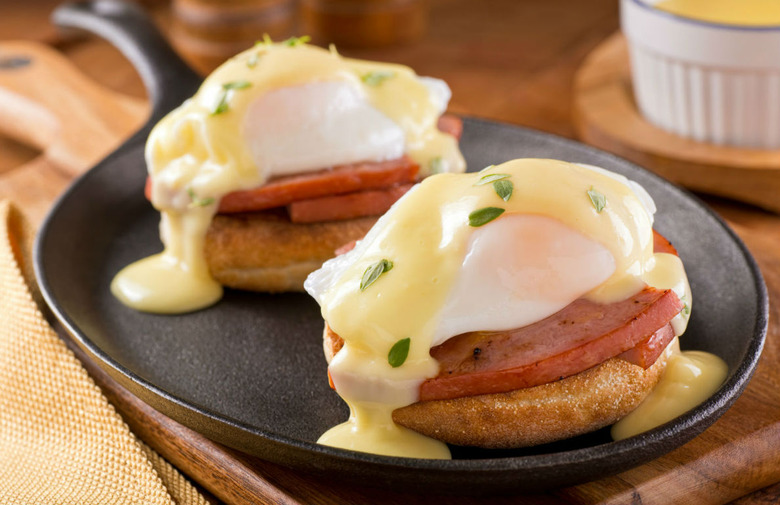 Classic Eggs Benedict With Hollandaise