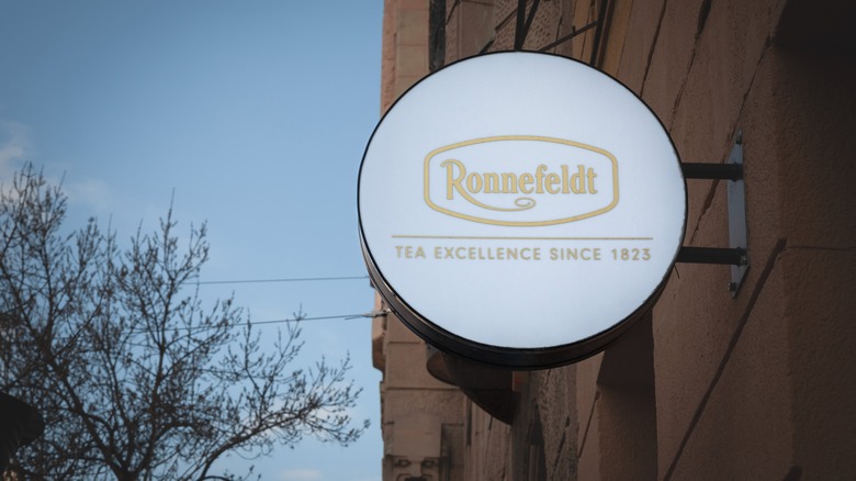 Ronnefeldt logo sign