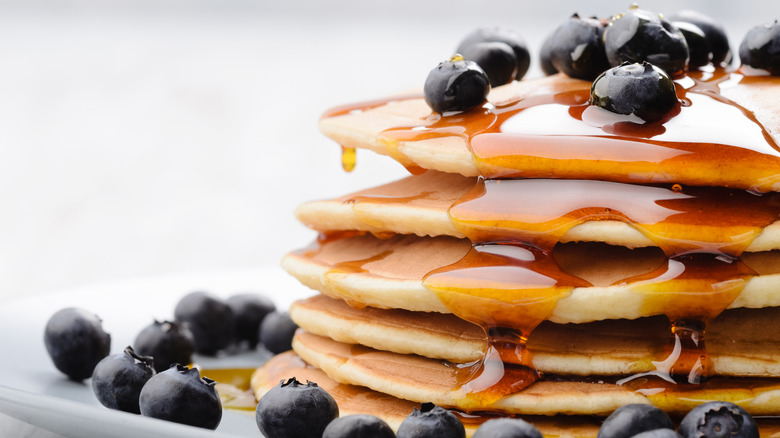 pancakes with blueberries and syrup