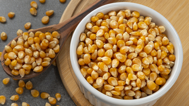 popcorn kernels in bowl