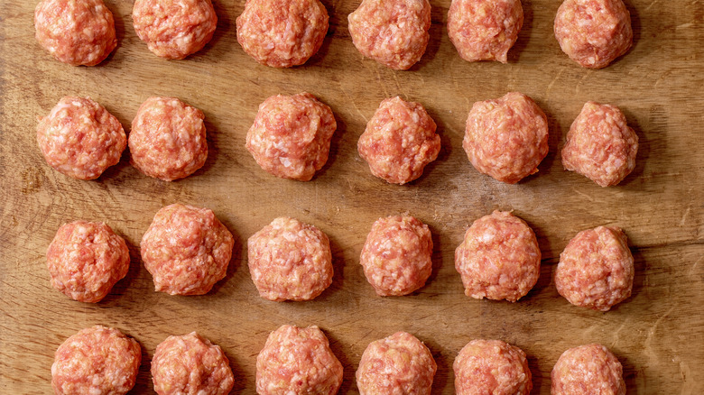 rows of uncooked meatballs