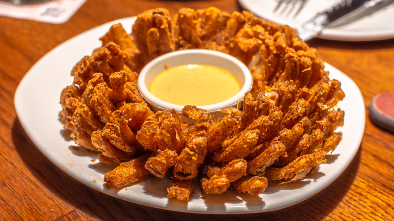 Blooming onion with dipping sauce