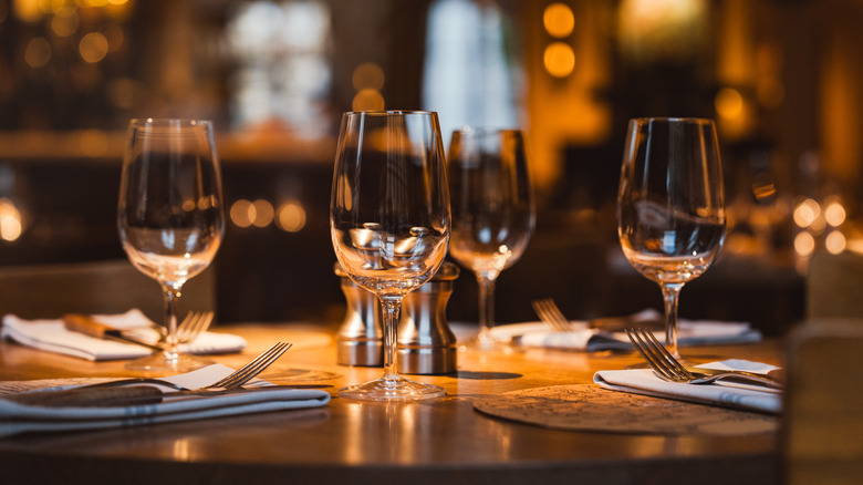 Table setting, with wine glasses and cutlery in the center