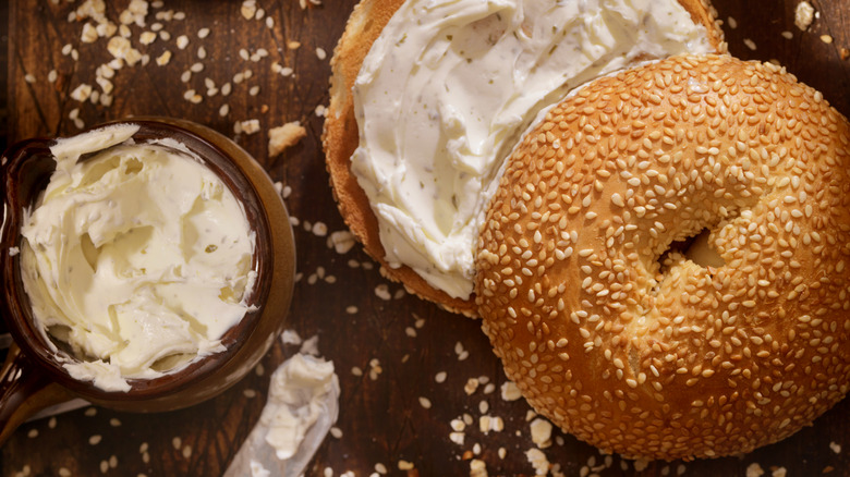 bagel with cream cheese