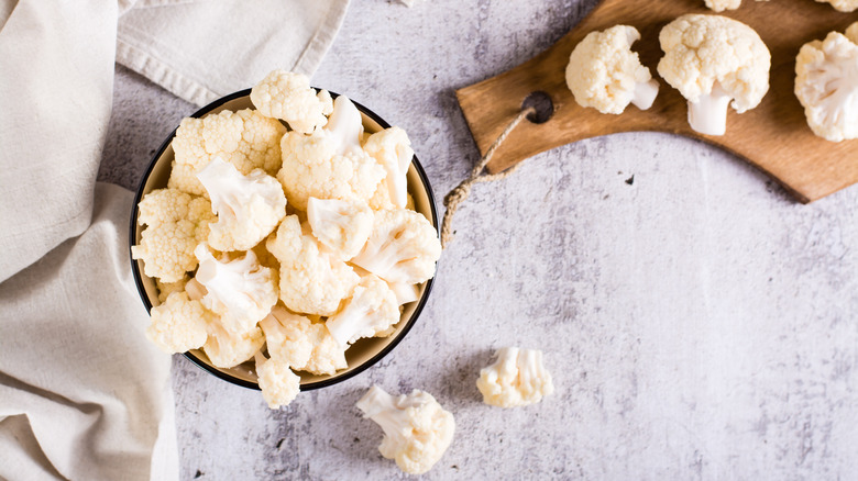 raw cauliflower in bowl