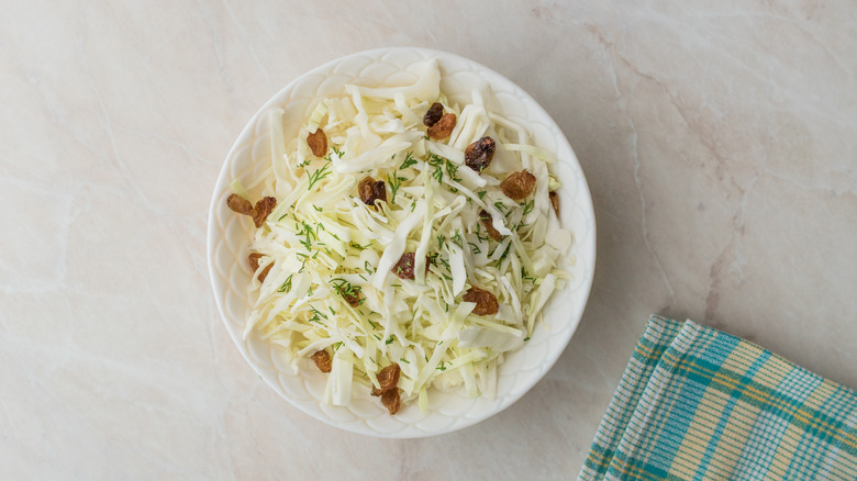 coleslaw with raisins