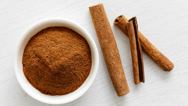 Cinnamon sticks and ground cinnamon