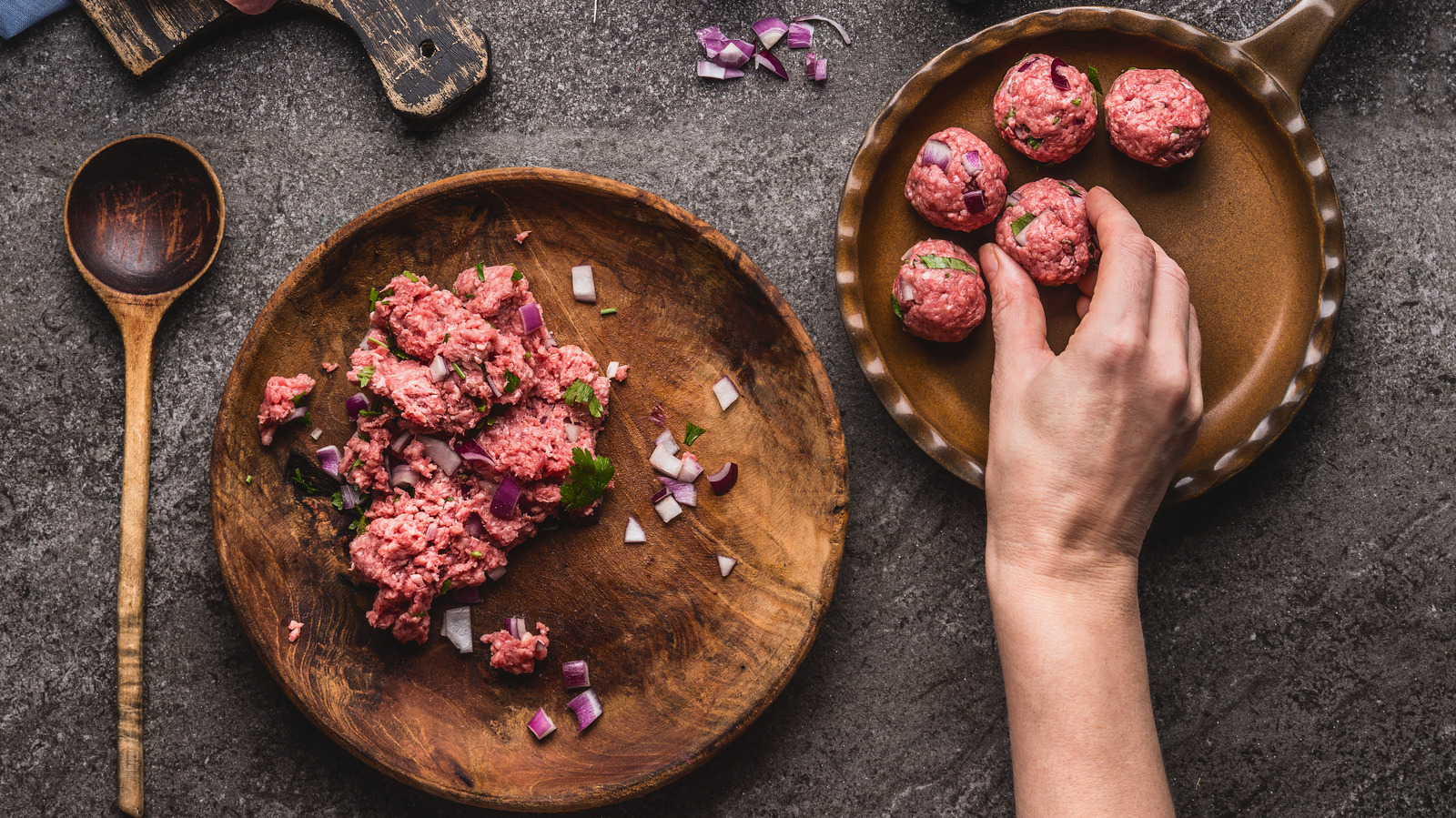 Is It Safe to Cook Raw Meat with a Wooden Spoon?