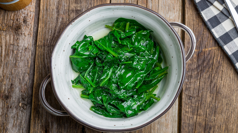 Cooked spinach leaves