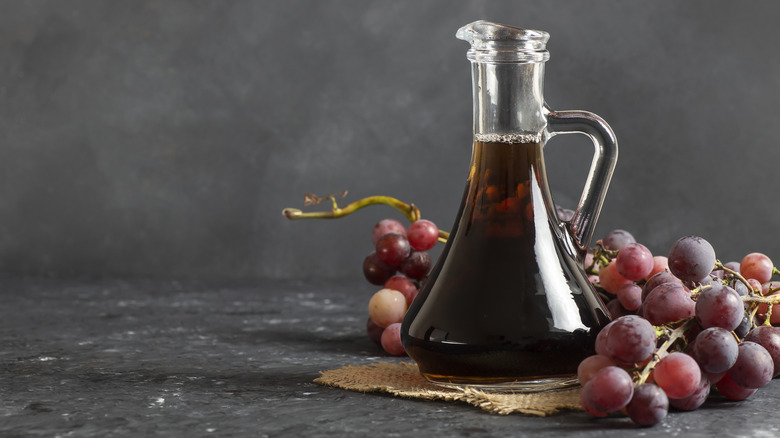 red wine vinegar and grapes