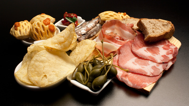 charcuterie with potato chips