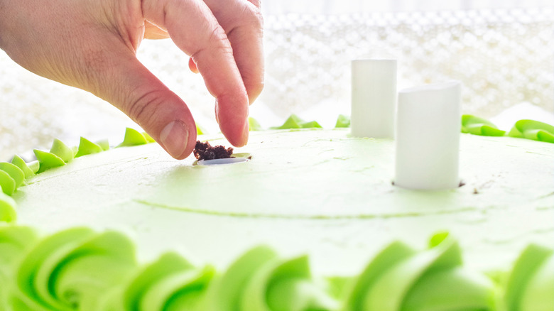 placing dowels in assembled cake