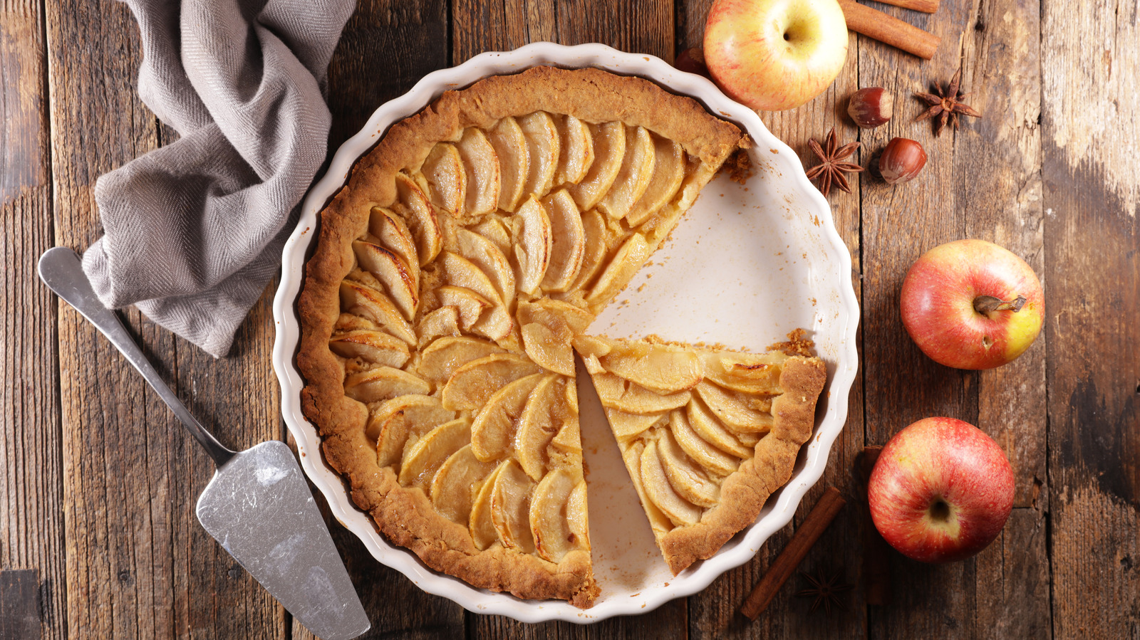 The Pioneer Woman 9-inch Stoneware Pie & Tart Pan