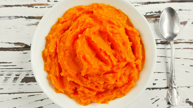 pumpkin puree in bowl