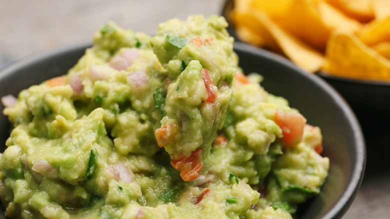 guacamole in bowl