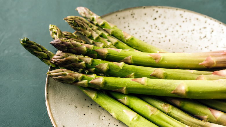 raw asparagus on plate