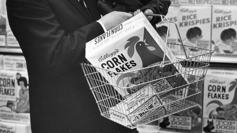 Vintage shopper with Kellogg's Corn Flakes