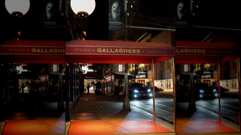 gallagher's steakhouse entrance