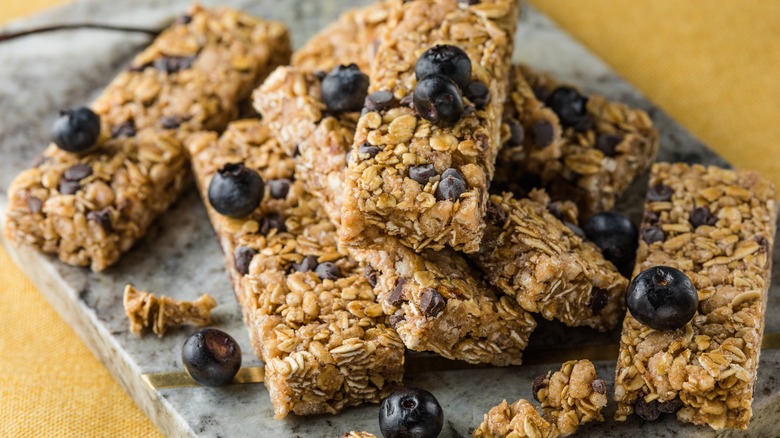 granola bars with blueberries