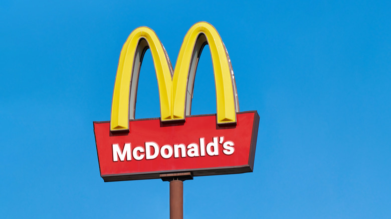 McDonald's golden arch sign