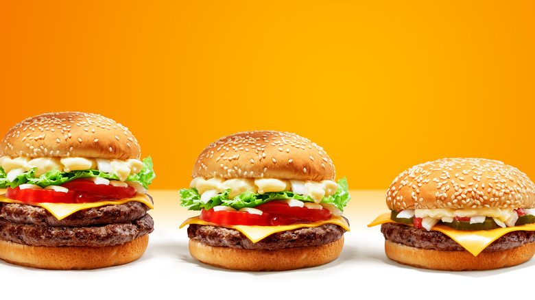 cheeseburgers of different sizes