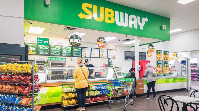 subway restaurant 