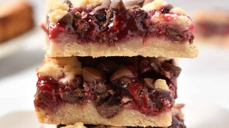 Chocolate raspberry crumble bars