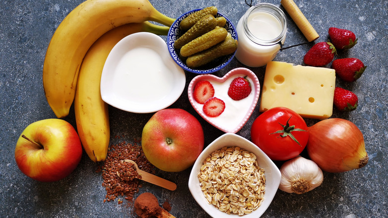 Foods with probiotics and prebiotics