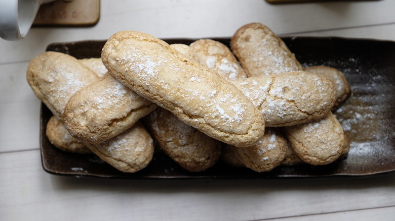 Ladyfingers with powdered sugar