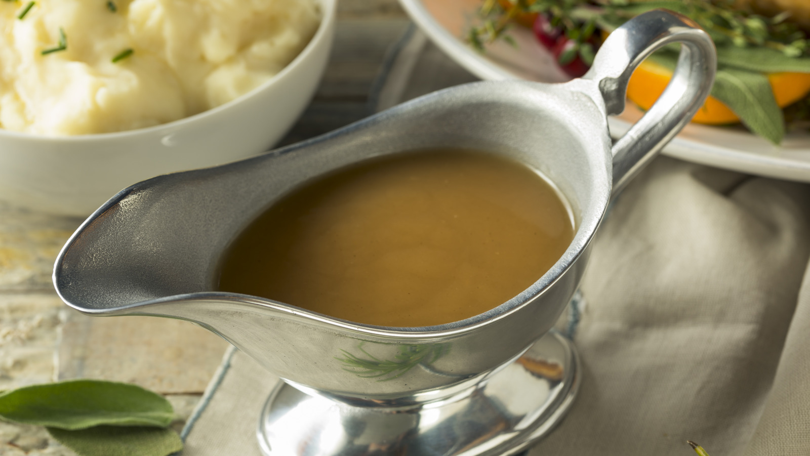 https://www.thedailymeal.com/img/gallery/14-regional-gravy-styles-youll-find-across-the-u-s/l-intro-1680618541.jpg