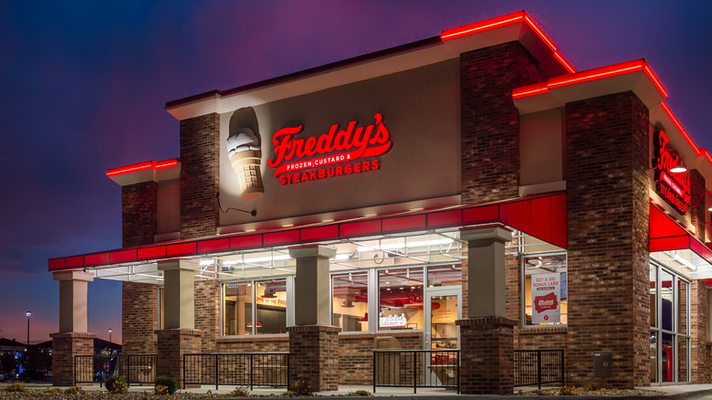 Freddy's Frozen Custard & Steakburgers restaurant exterior