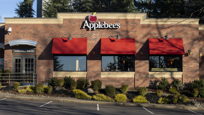 An Applebee's restaurant building